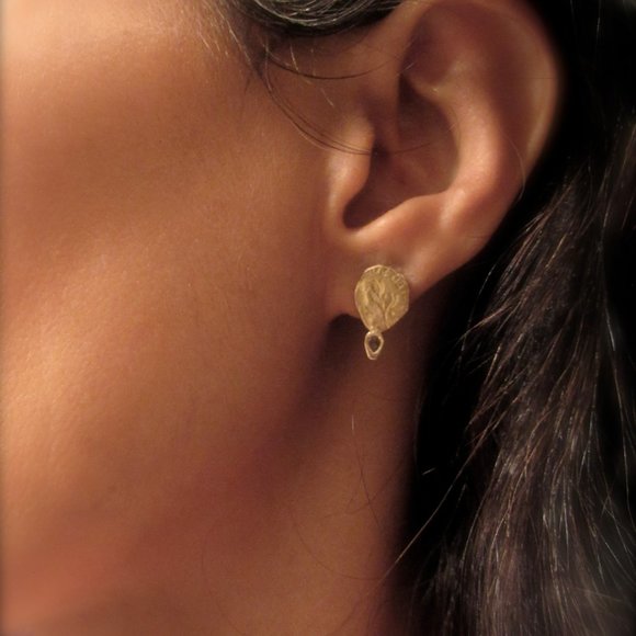Gold diamonds earrings. - Picture 8 of 10